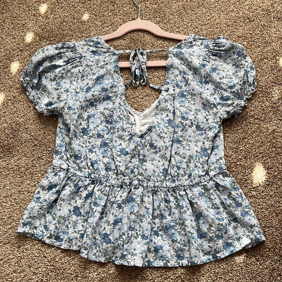 Hollister shirt, barely worn! - Picture 2 of 2